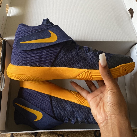 Nike Kyrie 2 - Picture 8 of 12